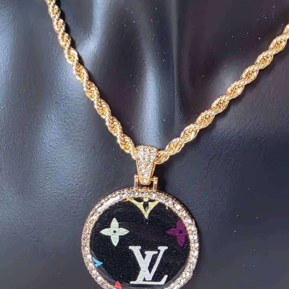 Gold and Black Pendant Necklace - Picture 2 of 4